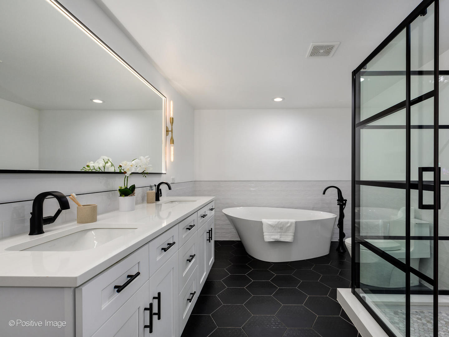657 West Fulton Street, Unit 708 Chicago, IL 60661 - Photo 17 of 22 a spacious bathroom with a double vanity sink and a mirror