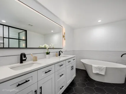 $725,000 | 657 West Fulton Street, Unit 708, Chicago, IL 60661