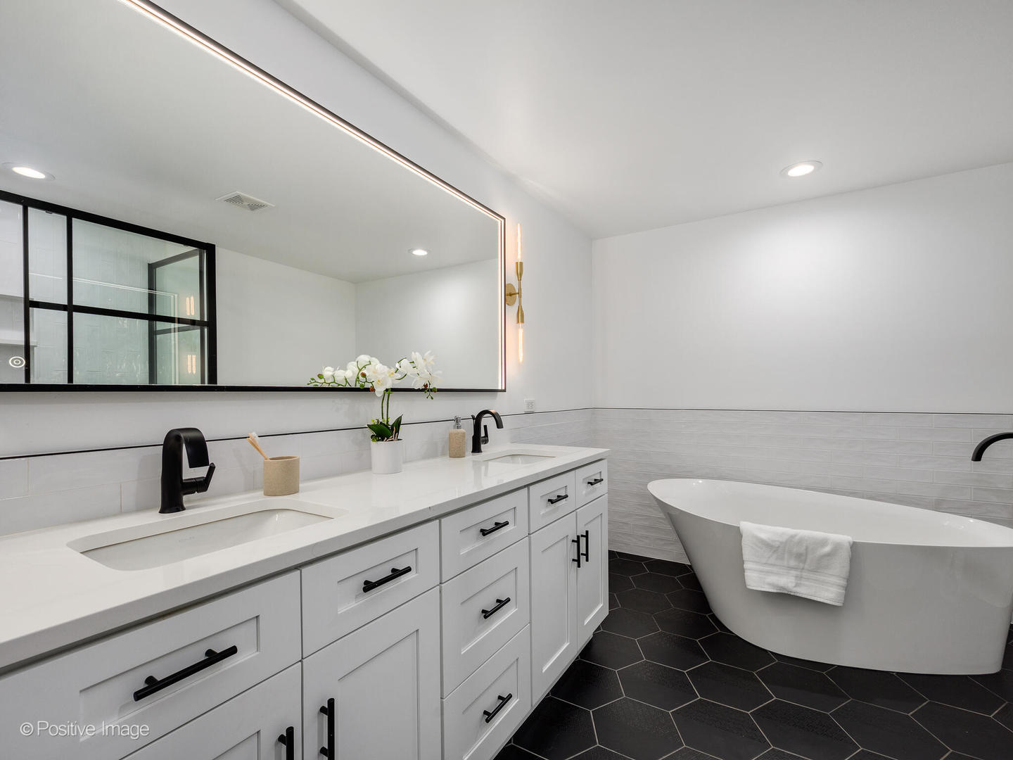 657 West Fulton Street, Unit 708 Chicago, IL 60661 - Photo 18 of 22 a bathroom with a double vanity sink mirror and bathtub