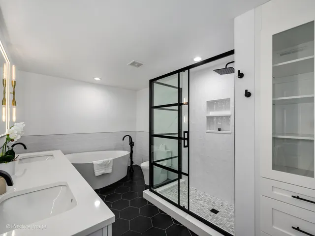 $725,000 | 657 West Fulton Street, Unit 708, Chicago, IL 60661