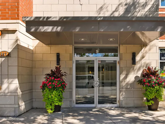 $725,000 | 657 West Fulton Street, Unit 708, Chicago, IL 60661