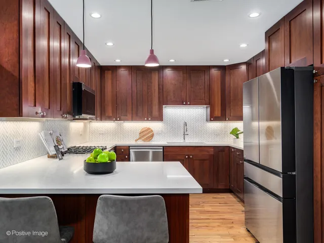 $725,000 | 657 West Fulton Street, Unit 708, Chicago, IL 60661