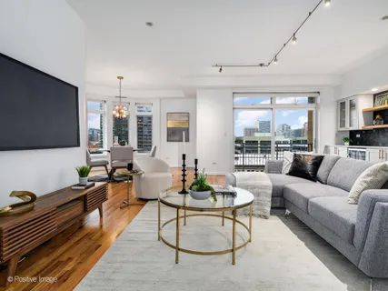 $725,000 | 657 West Fulton Street, Unit 708, Chicago, IL 60661