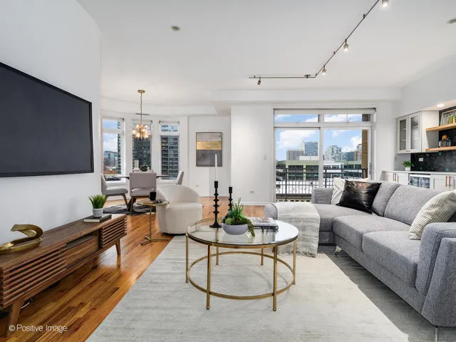 $725,000 | 657 West Fulton Street, Unit 708, Chicago, IL 60661