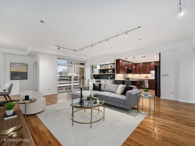 $725,000 | 657 West Fulton Street, Unit 708, Chicago, IL 60661