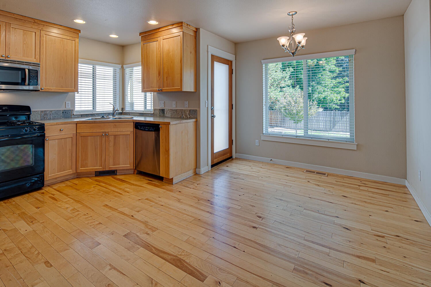 62006 Dantili Road Bend, OR 97701 - Photo 9 of 26 Nice eating nook