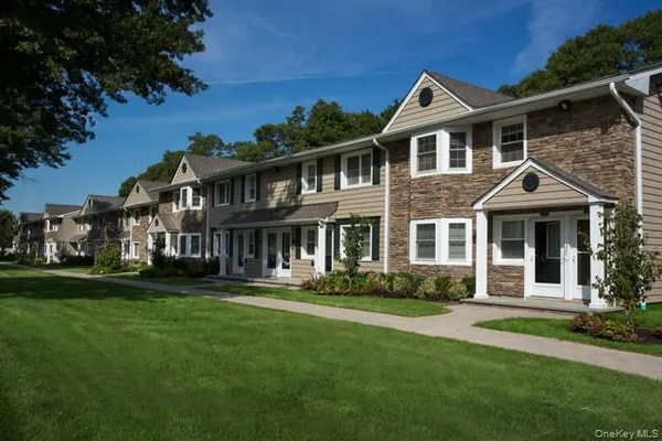 $2,615 | 421 Tudor Lane, Unit 421, Middle Island, NY 11953