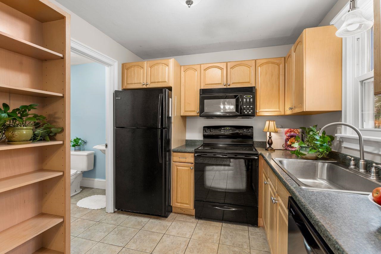 99 Winnicutt Road, Unit #6 Stratham, NH 03885 - Photo 34 of 38