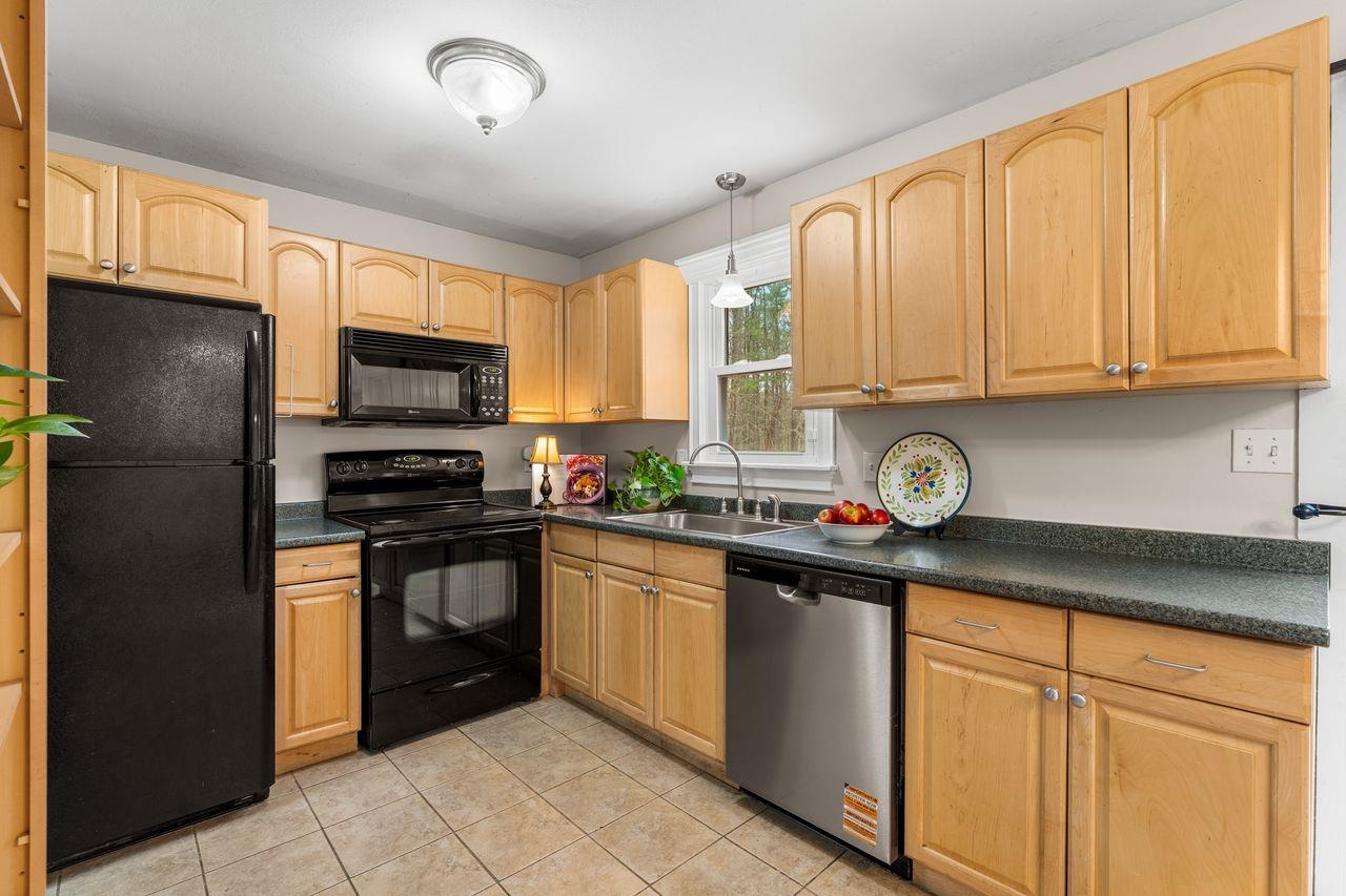 99 Winnicutt Road, Unit #6 Stratham, NH 03885 - Photo 10 of 38