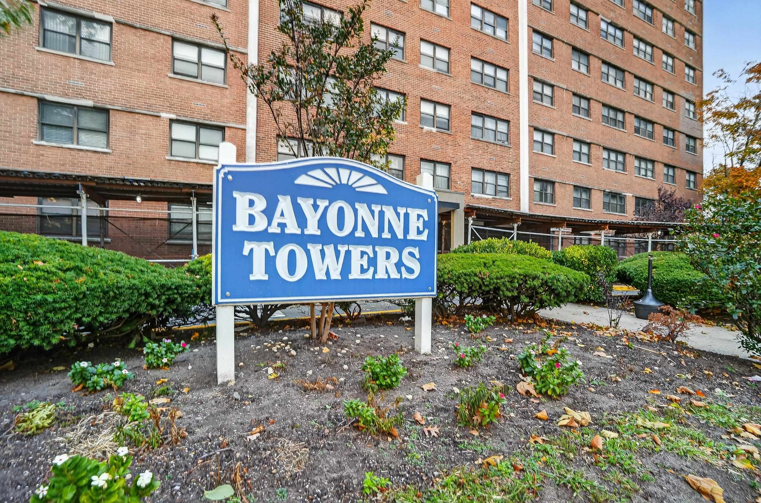 1225 John F. Kennedy Boulevard, Unit 12K Bayonne, NJ 07002 - Photo 11 of 18 a sign on a pole on a street