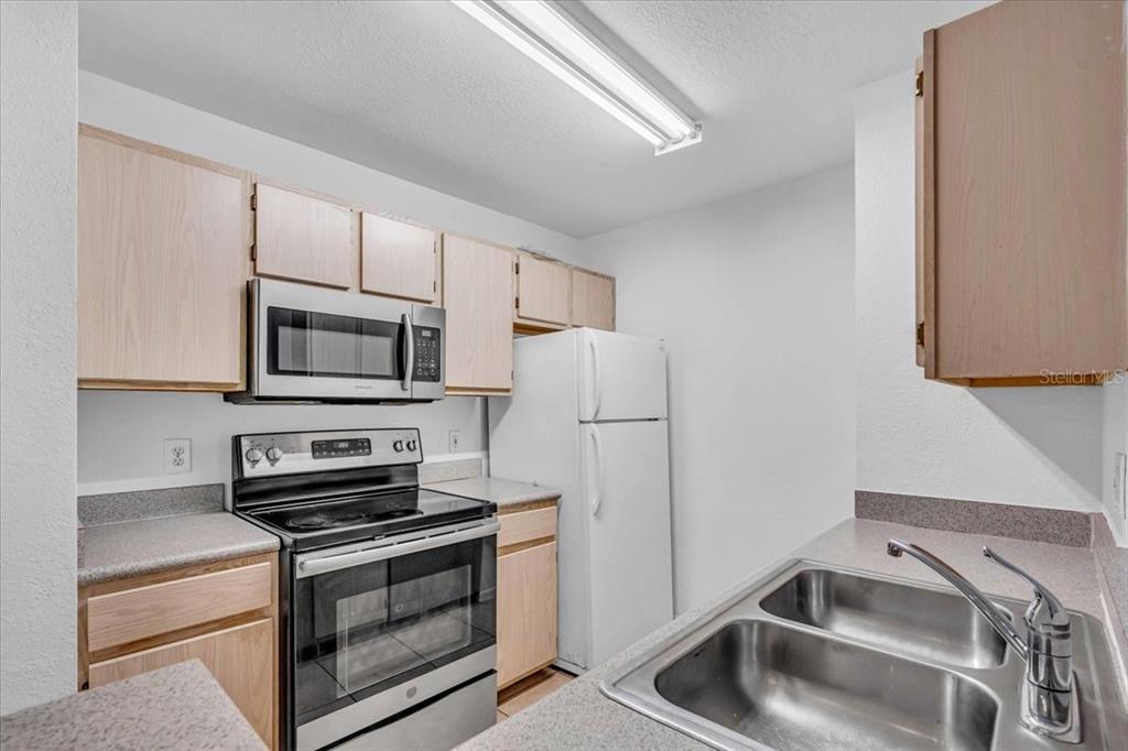 7405 Vista Way, Unit 202 Lakewood Ranch, FL 34202 - Photo 9 of 26