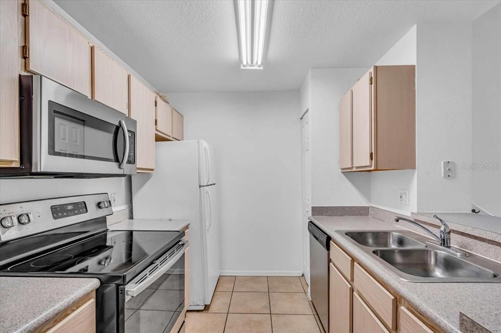 7405 Vista Way, Unit 202 Lakewood Ranch, FL 34202 - Photo 10 of 26