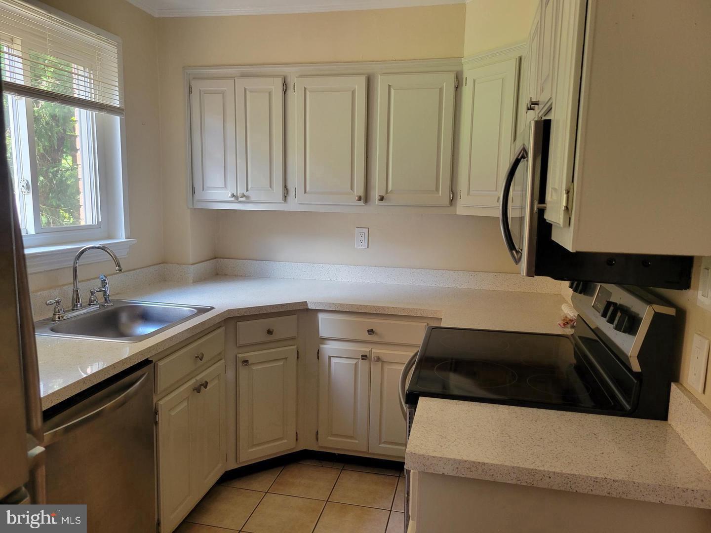 8404 Cedar Street Silver Spring, MD 20910 - Photo 5 of 18 Bright and inviting kitchen space.