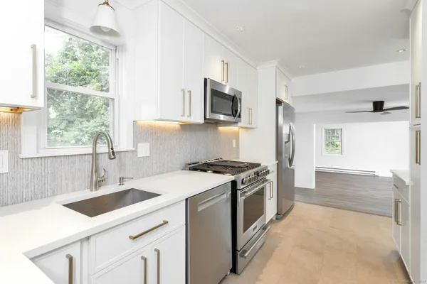 $4,000 | 124 Minturn Place, Bridgeport, CT 06606