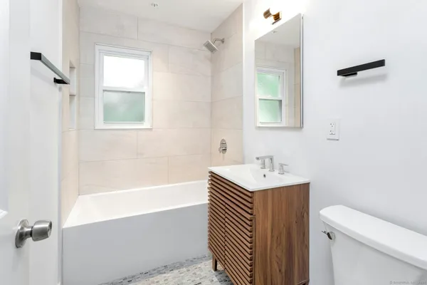 $4,000 | 124 Minturn Place, Bridgeport, CT 06606