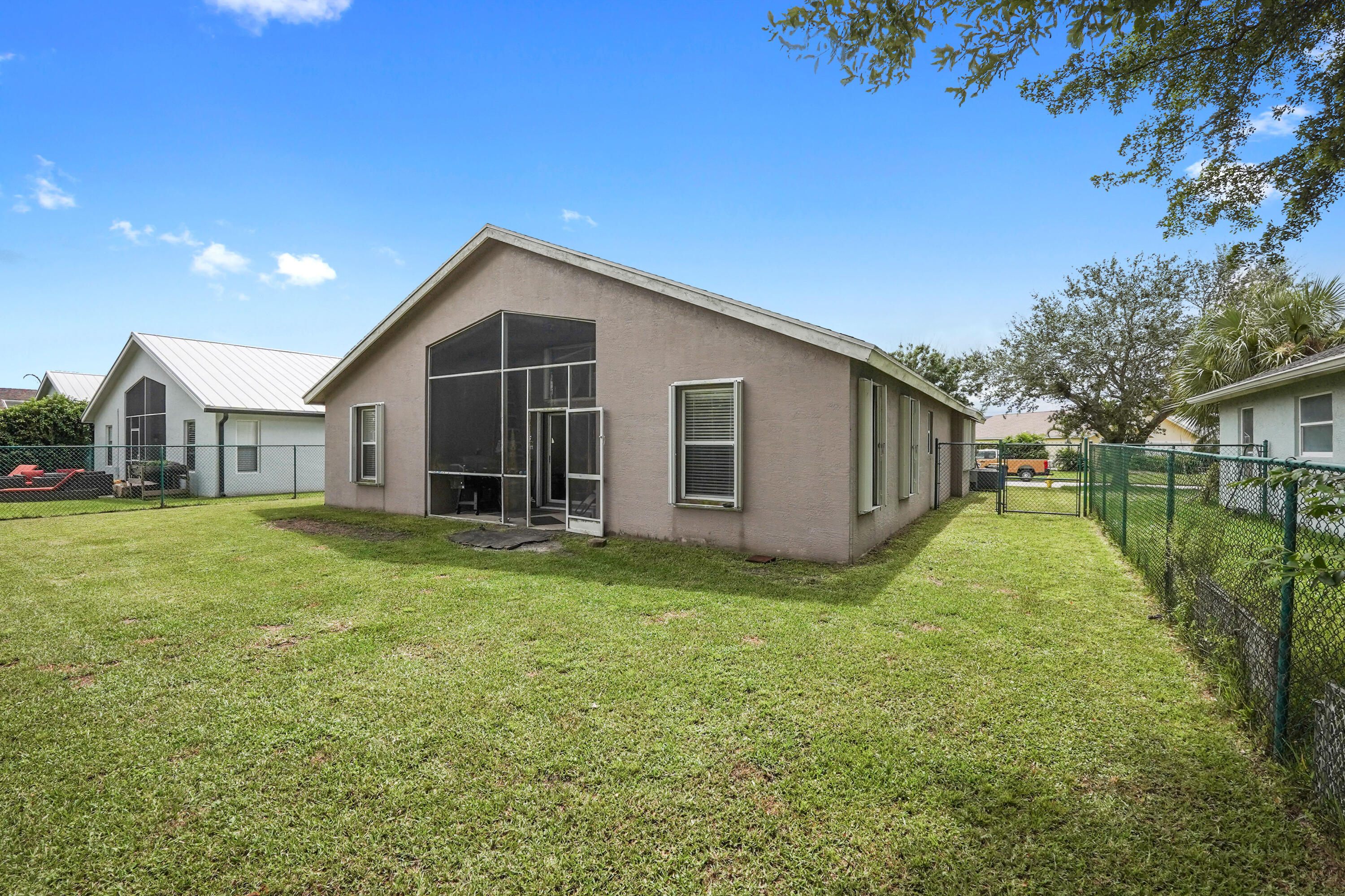 2705 Southwest Riviera Road Stuart, FL 34997 - Photo 29 of 43 30 courtyard 03