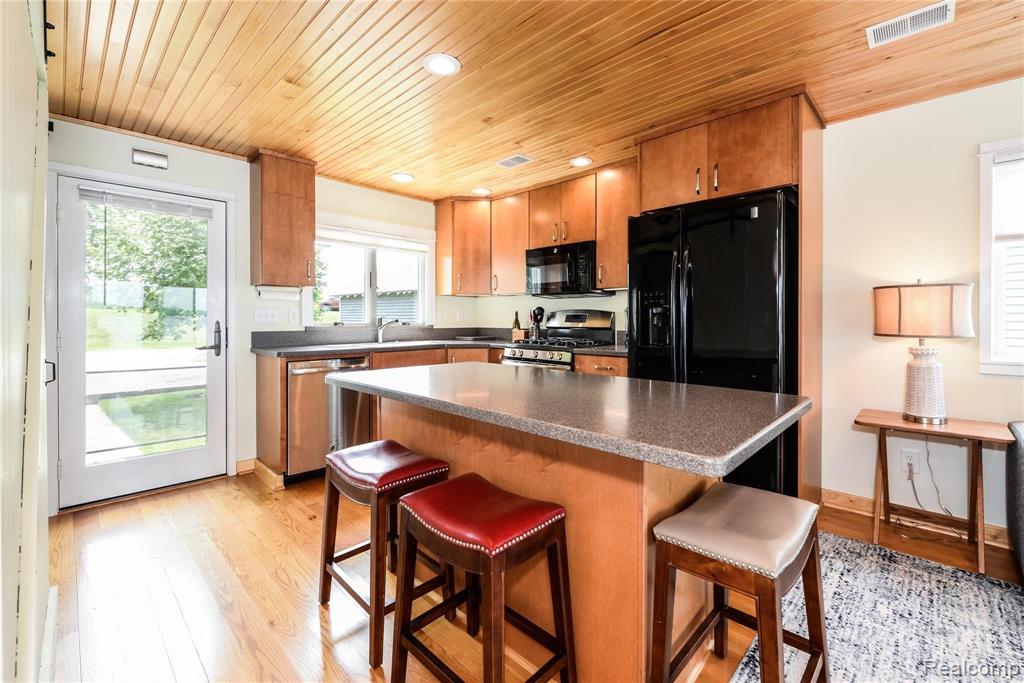 9034 Dexter-Pinckney Road Pinckney, MI 48169 - Photo 17 of 33 Gallery Image 17