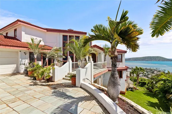 $3,000,000 | 483 Maono Loop, Honolulu, HI 96821