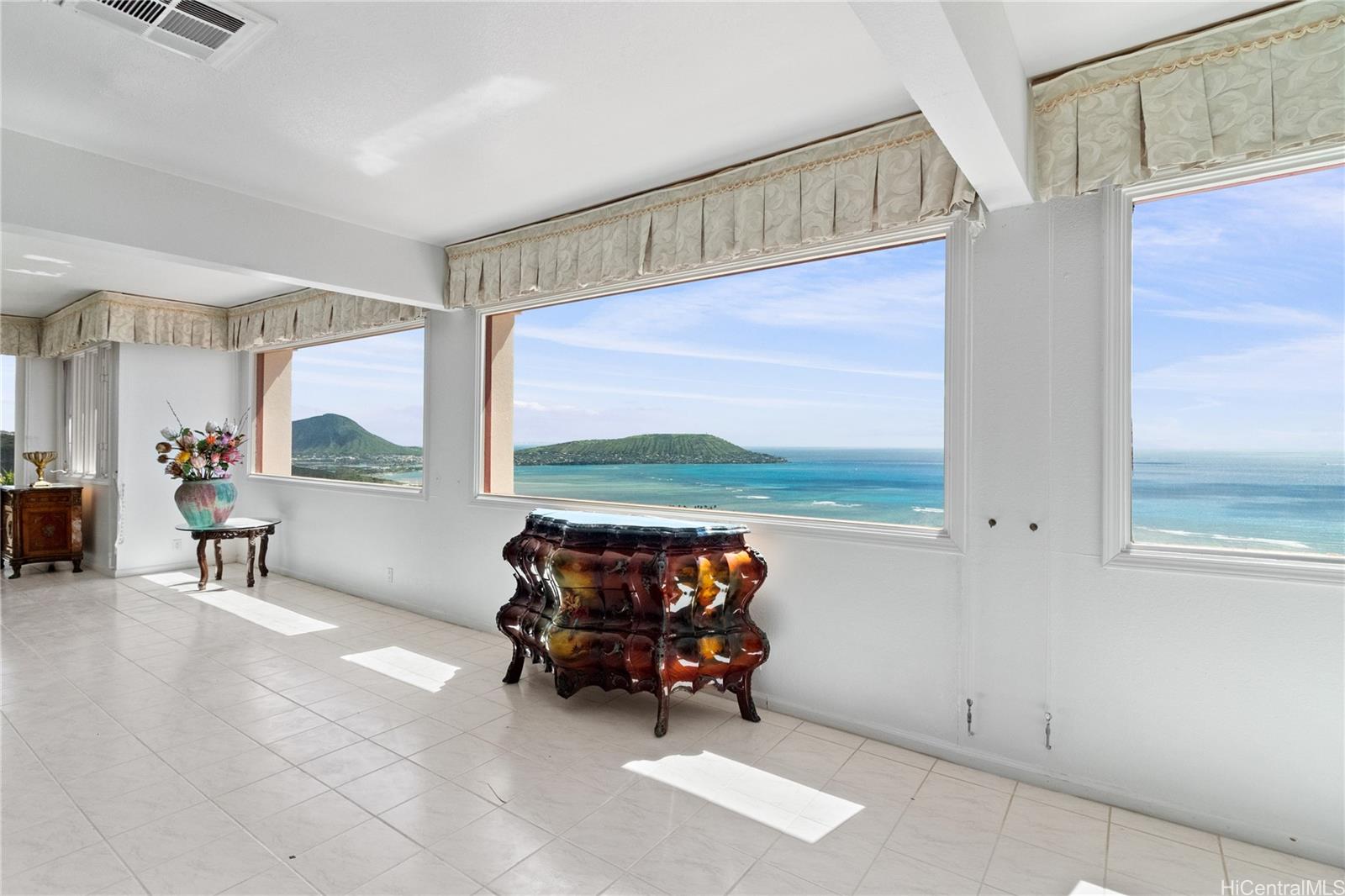 483 Maono Loop Honolulu, HI 96821 - Photo 4 of 25