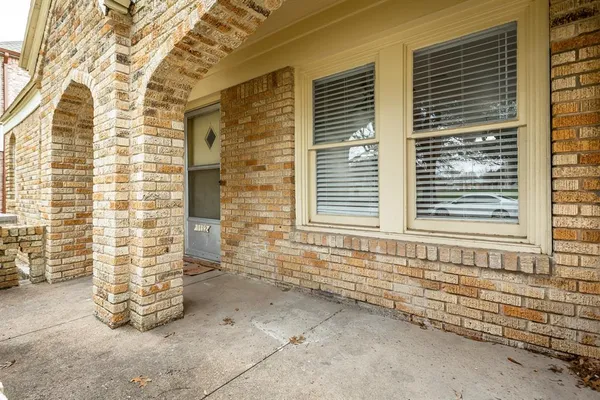 a view of entrance to house