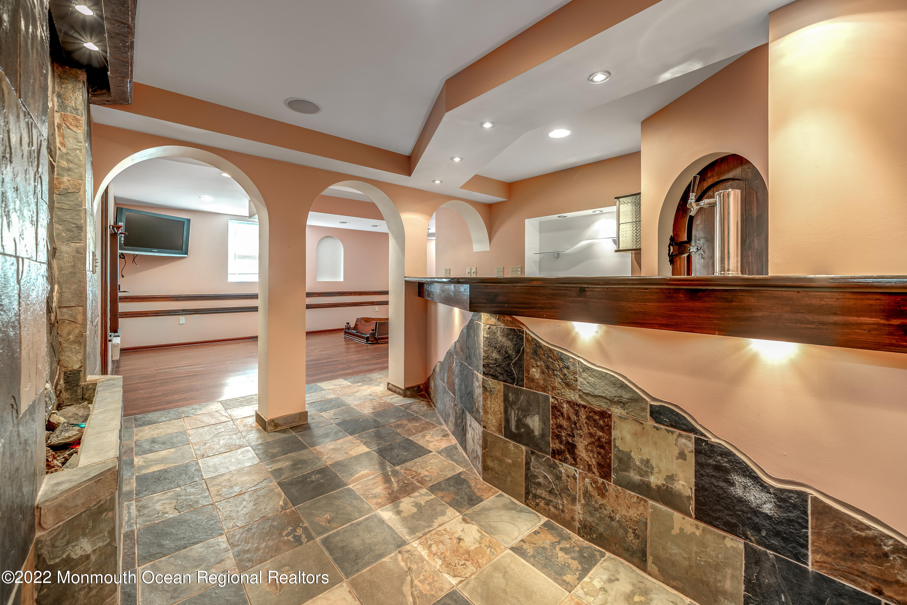230 Riverside Drive Bayville, NJ 08721 - Photo 38 of 40 wet bar