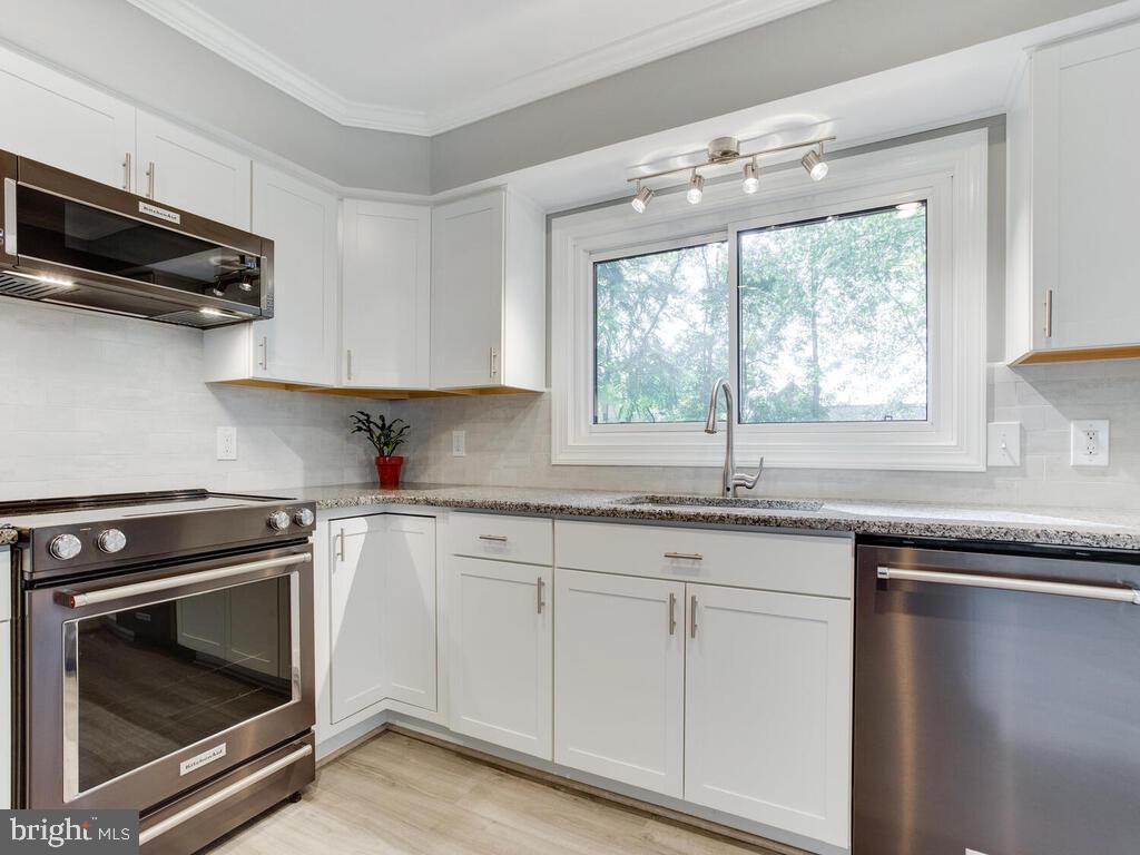 3710 8th Avenue Edgewater, MD 21037 - Photo 12 of 38 kitchen
