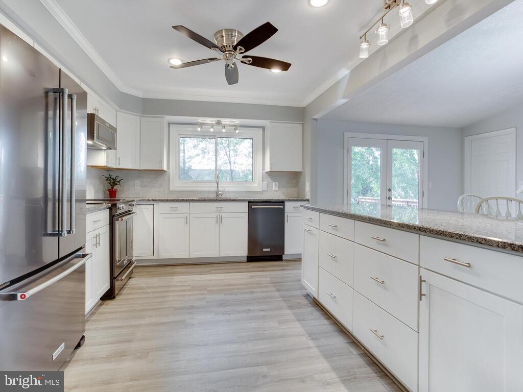 3710 8th Avenue Edgewater, MD 21037 - Photo 14 of 38 kitchen