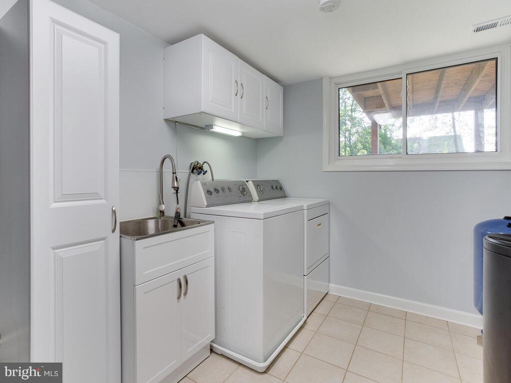 3710 8th Avenue Edgewater, MD 21037 - Photo 26 of 38 laundry room