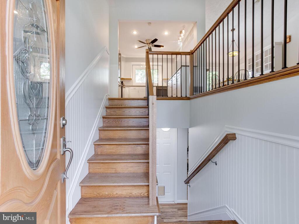 3710 8th Avenue Edgewater, MD 21037 - Photo 4 of 38 entry area