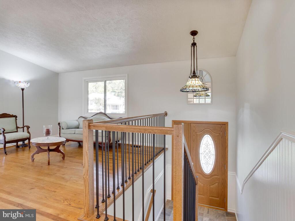 3710 8th Avenue Edgewater, MD 21037 - Photo 5 of 38 living room