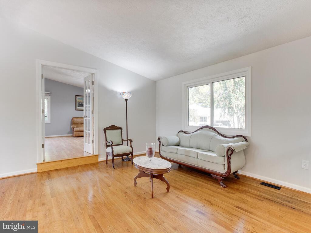 3710 8th Avenue Edgewater, MD 21037 - Photo 6 of 38 living room