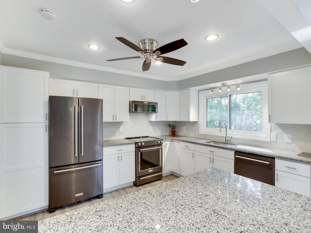 3710 8th Avenue Edgewater, MD 21037 - Photo 10 of 38 kitchen