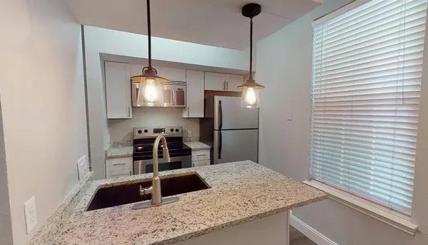 $1,400 | 2814 Nueces Street, Unit 205, Austin, TX 78705