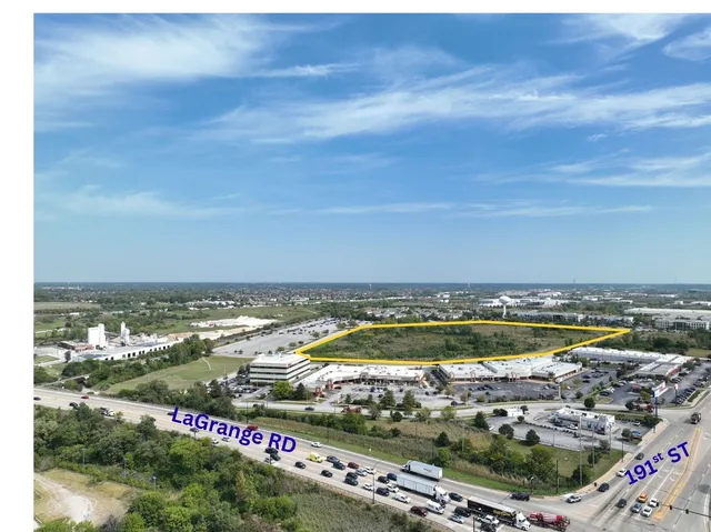 a view of a pathway of a building