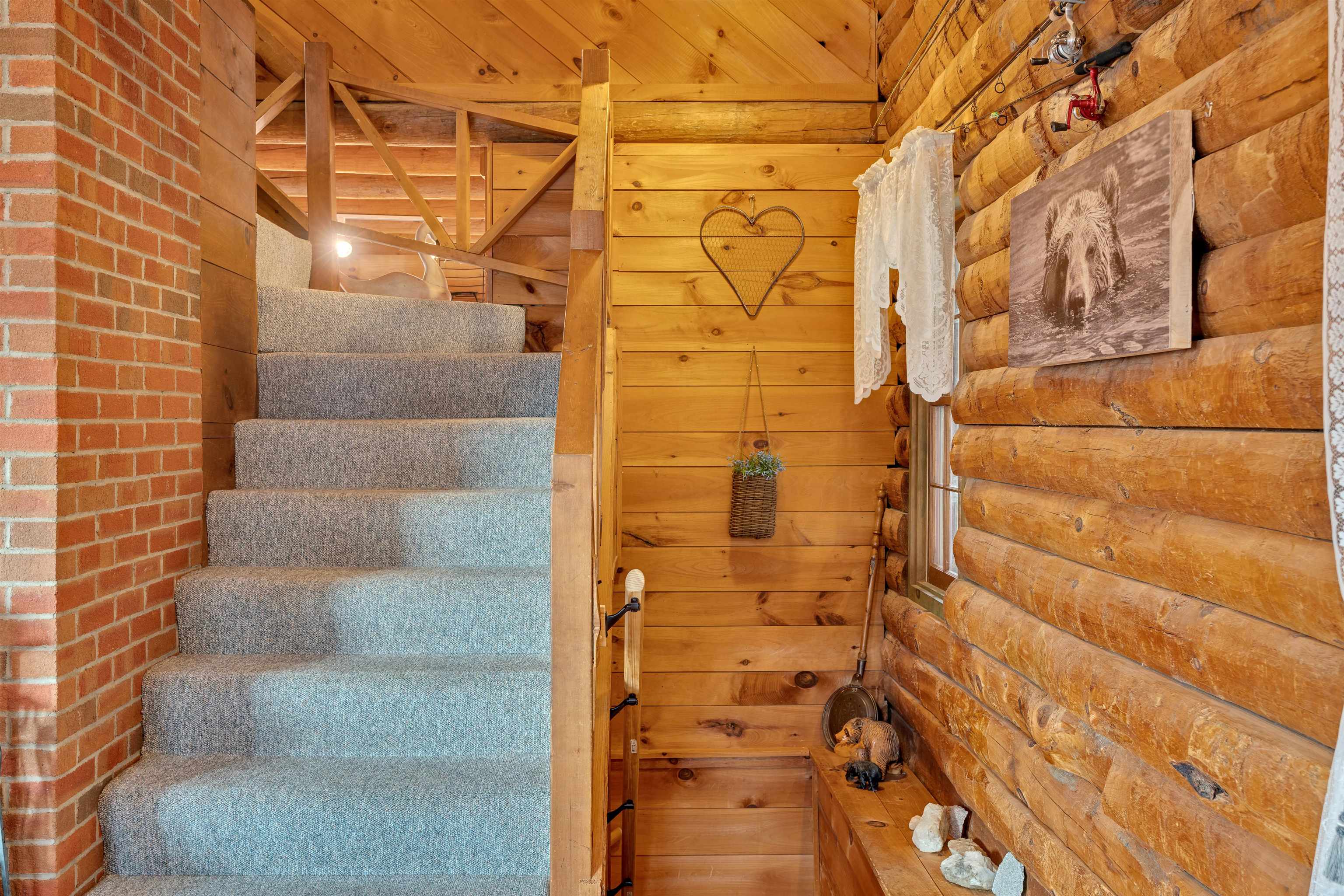 211 Wood Road Hartford, VT 05059 - Photo 18 of 56