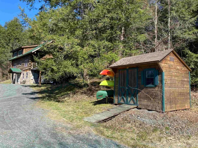 $795,000 | 211 Wood Road, Hartford, VT 05059