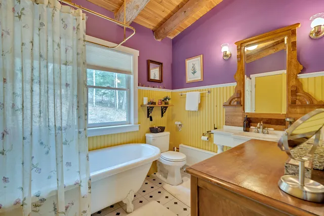 $795,000 | 211 Wood Road, Hartford, VT 05059