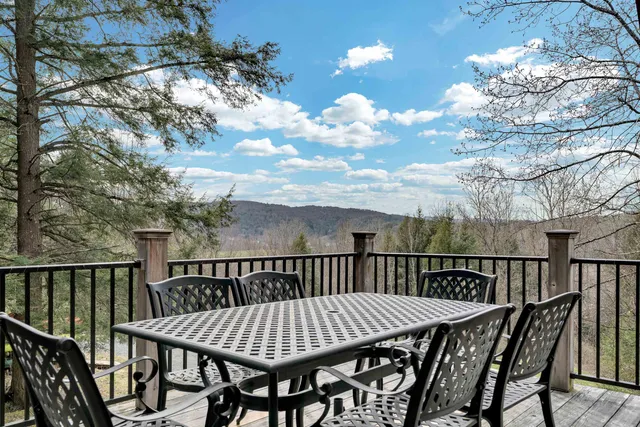 $795,000 | 211 Wood Road, Hartford, VT 05059