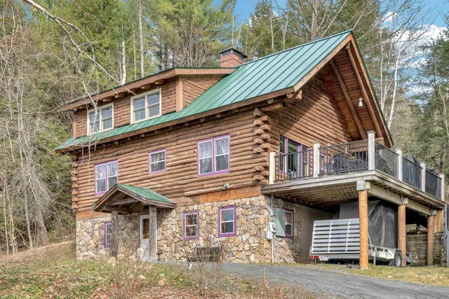 $795,000 | 211 Wood Road, Hartford, VT 05059