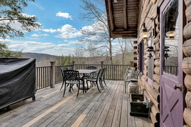 $795,000 | 211 Wood Road, Hartford, VT 05059