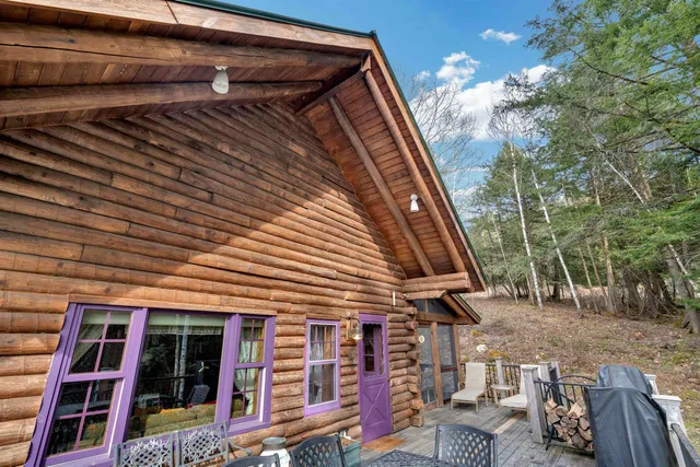 $795,000 | 211 Wood Road, Hartford, VT 05059