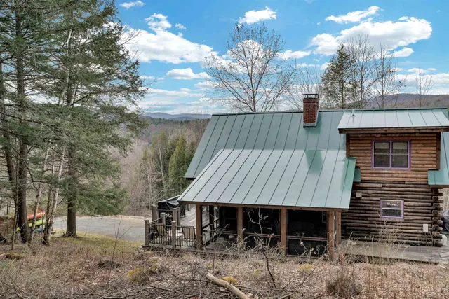 $795,000 | 211 Wood Road, Hartford, VT 05059