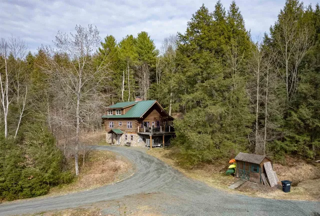 $795,000 | 211 Wood Road, Hartford, VT 05059
