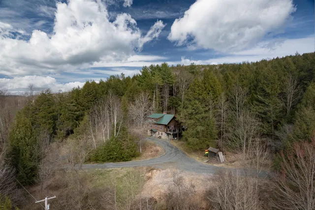 $795,000 | 211 Wood Road, Hartford, VT 05059
