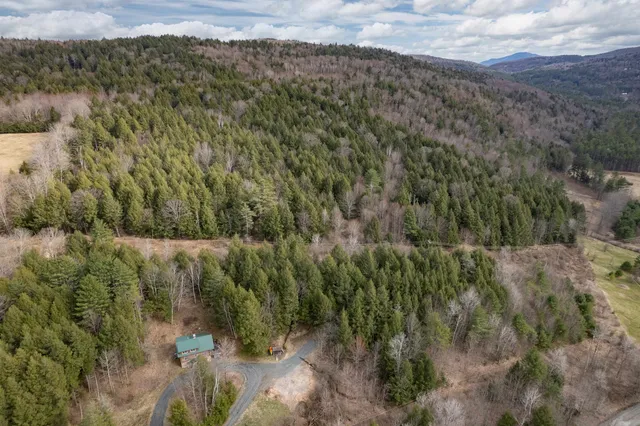 $795,000 | 211 Wood Road, Hartford, VT 05059
