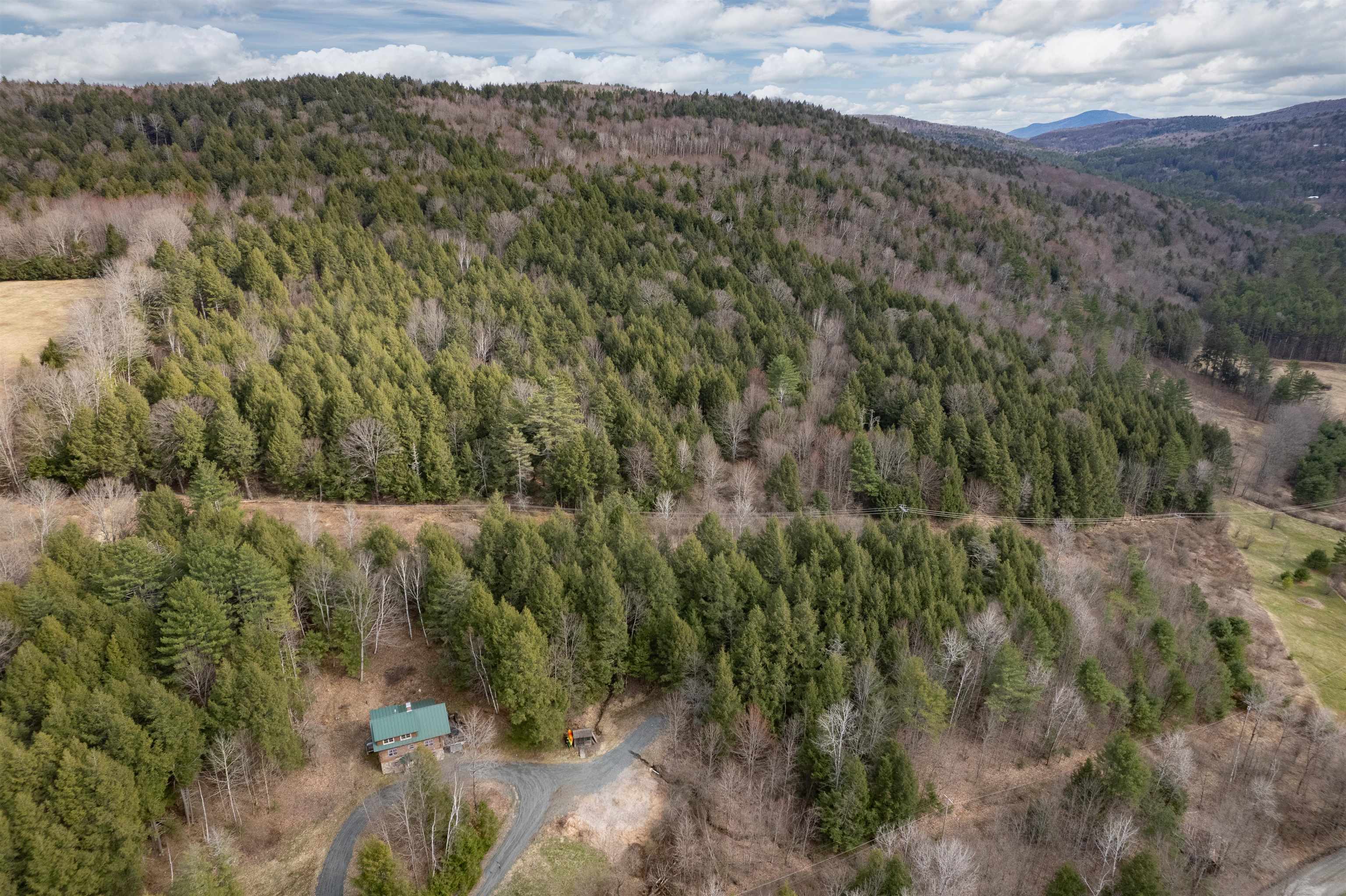 211 Wood Road Hartford, VT 05059 - Photo 5 of 56