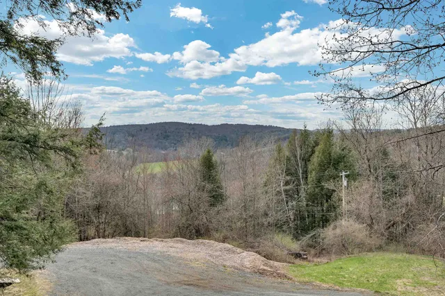 $795,000 | 211 Wood Road, Hartford, VT 05059