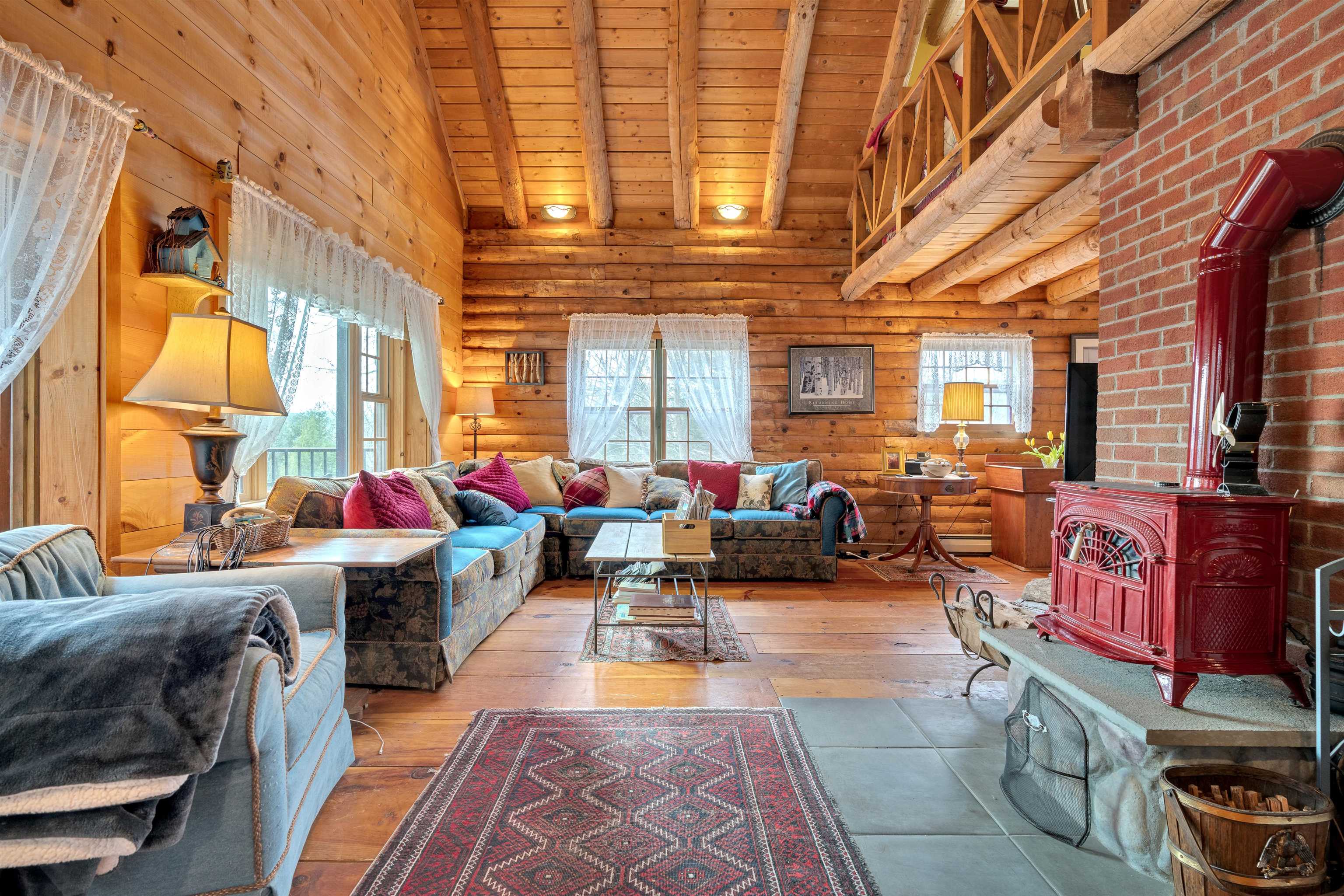 211 Wood Road Hartford, VT 05059 - Photo 7 of 56