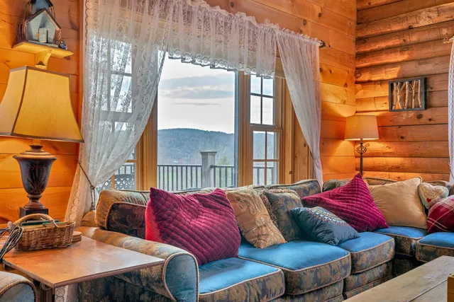 $795,000 | 211 Wood Road, Hartford, VT 05059