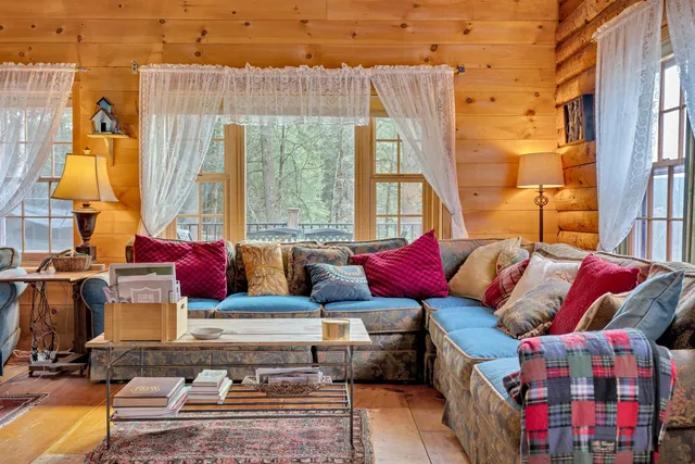 $795,000 | 211 Wood Road, Hartford, VT 05059